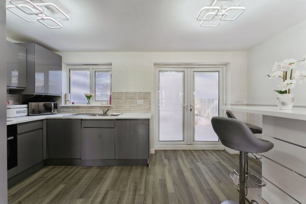 Property photo 2 of 19 Pbox-Img.Jpg