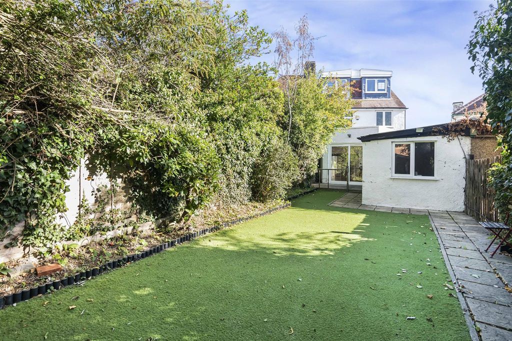 Property photo 2 of 25