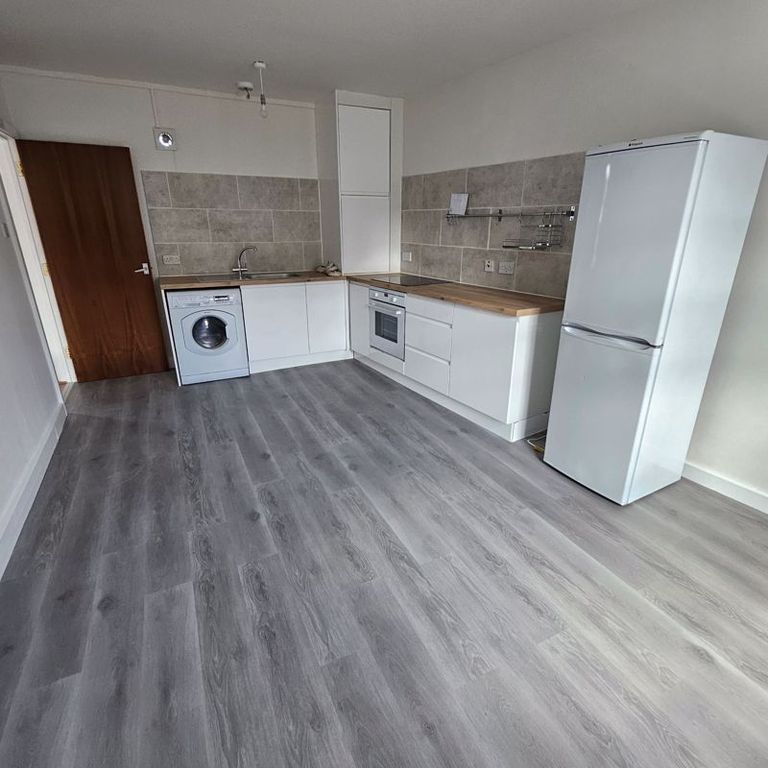 Property photo 3 of 7 Photo 5