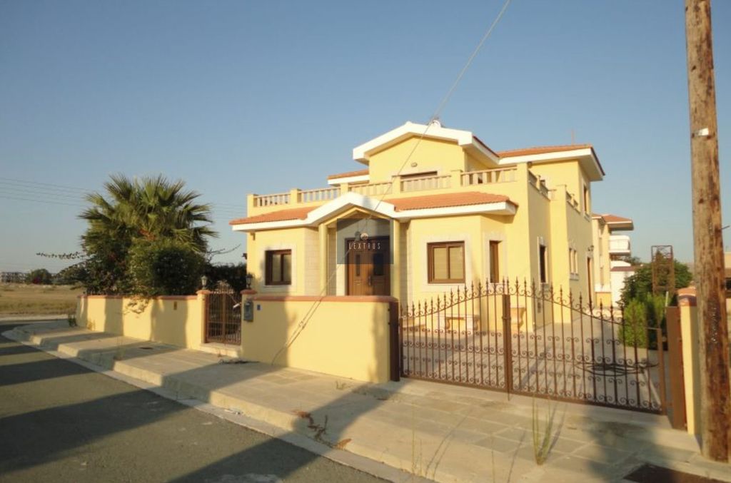 Property photo 2 of 8