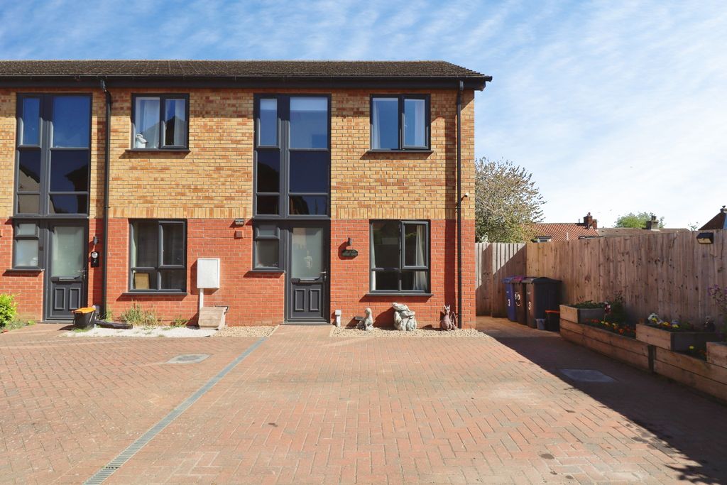 Property photo 1 of 18 Img_1133