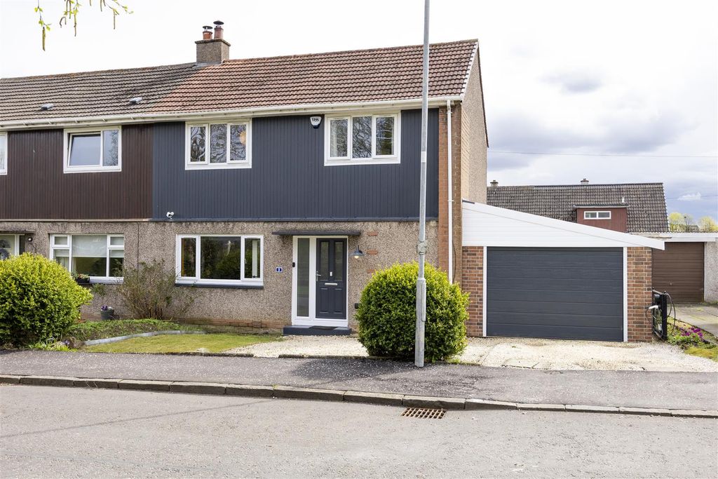 Property photo 1 of 33 9_Craigenbay_Crescent_Lenzie_002.Jpg