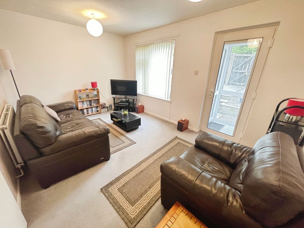 Property photo 2 of 13 Lounge