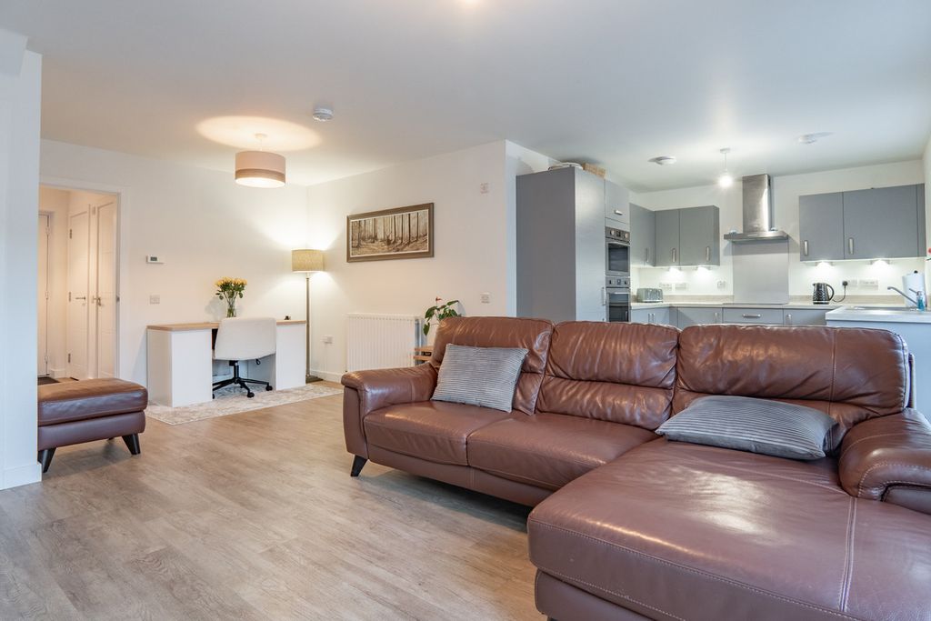 Property photo 3 of 37