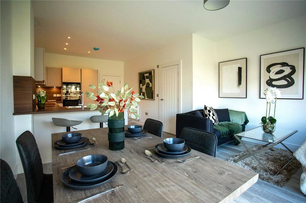 Property photo 2 of 17 Living/Kitchen