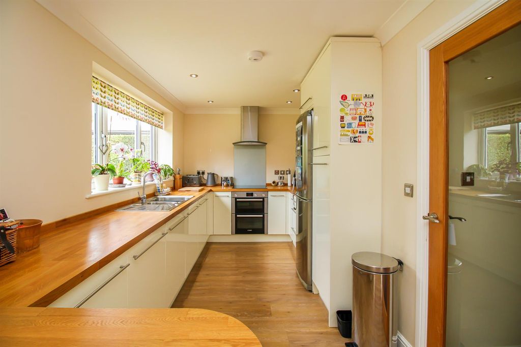 Property photo 2 of 16 Kitchen/Dining/Breakfast Room