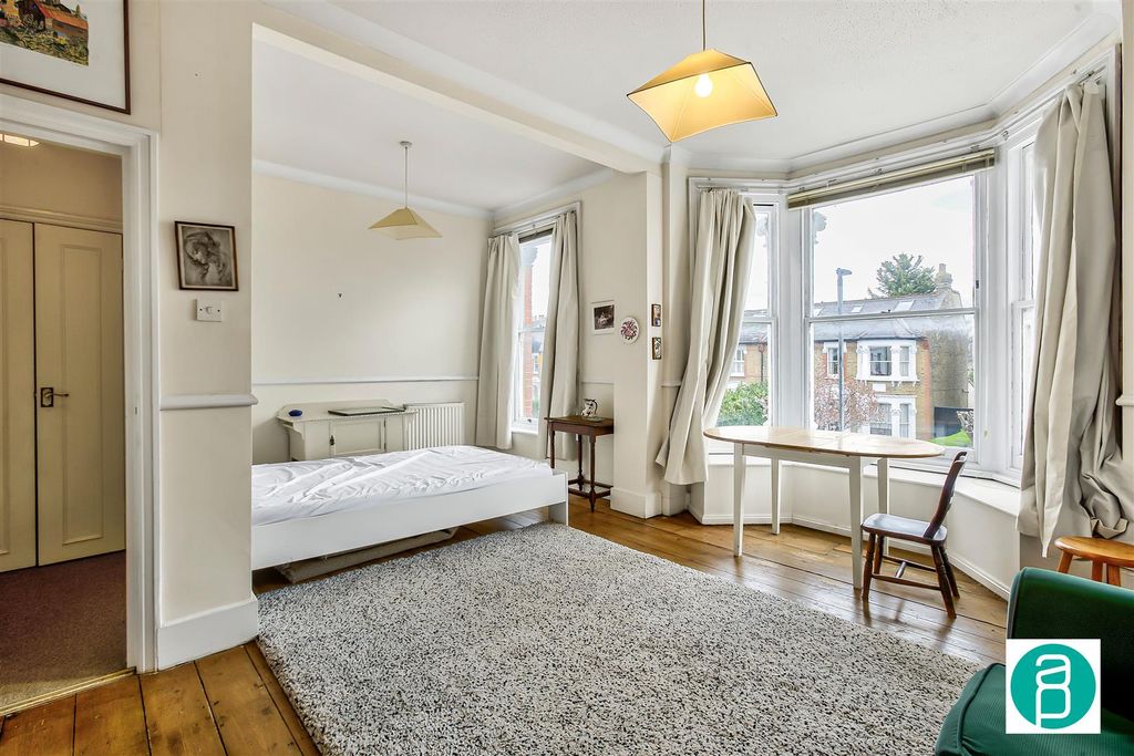 Property photo 1 of 10 Flat_5_68_Queens_Road-5.Jpg