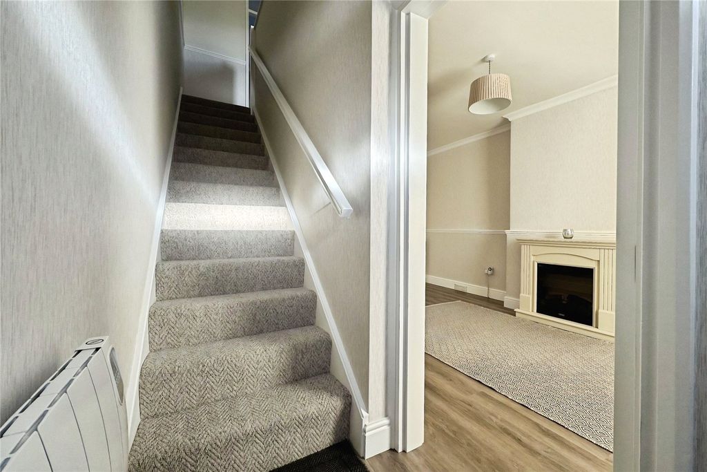 Property photo 2 of 10 Entrance Hall