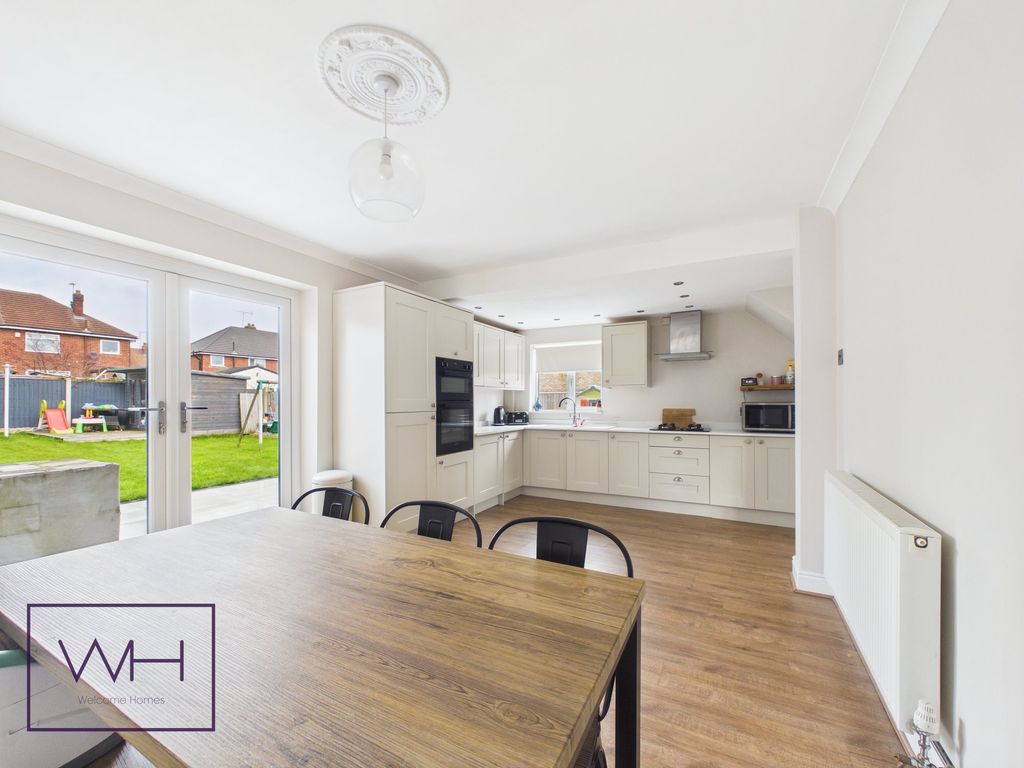 Property photo 3 of 20 Cam04980G0-Pr0129-Still006