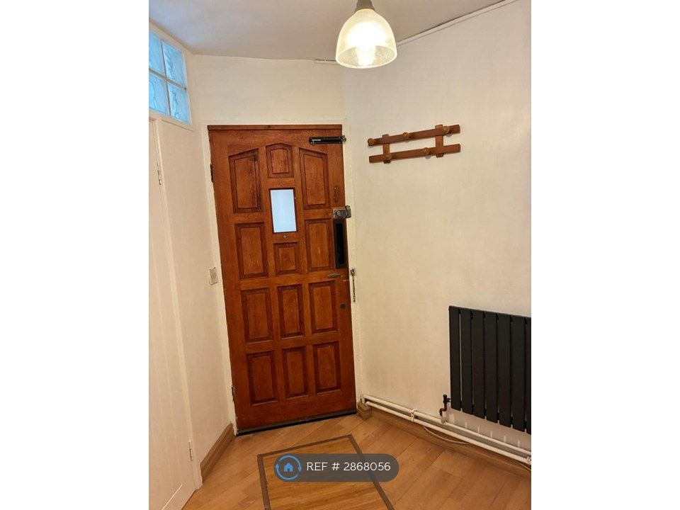 Property photo 2 of 25 Entrance Hall