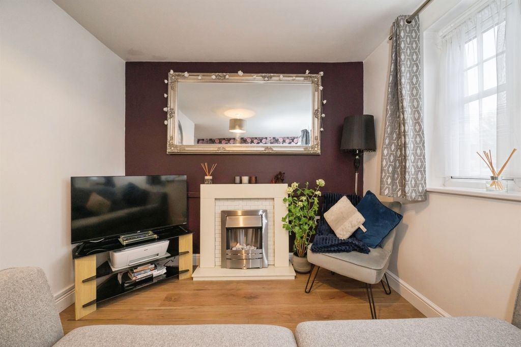 Property photo 3 of 13