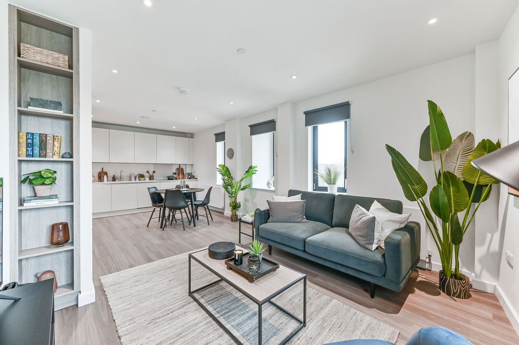 Property photo 1 of 12
