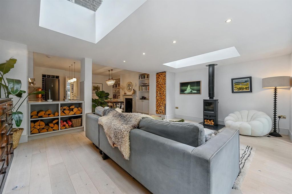 Property photo 3 of 13 Rcbw-  Randolph Avenue- Lonuge 4.Jpg