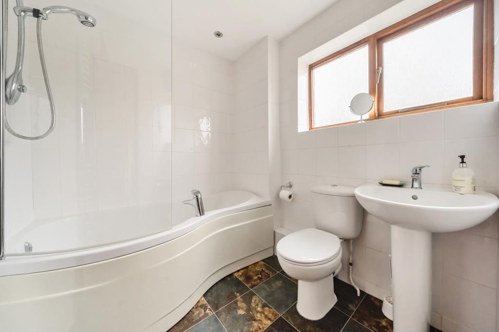 Property photo 2 of 20 Bathroom