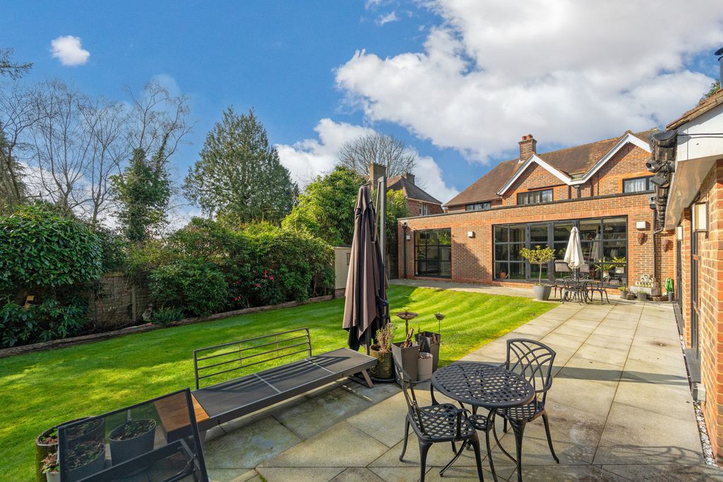 Property photo 2 of 24