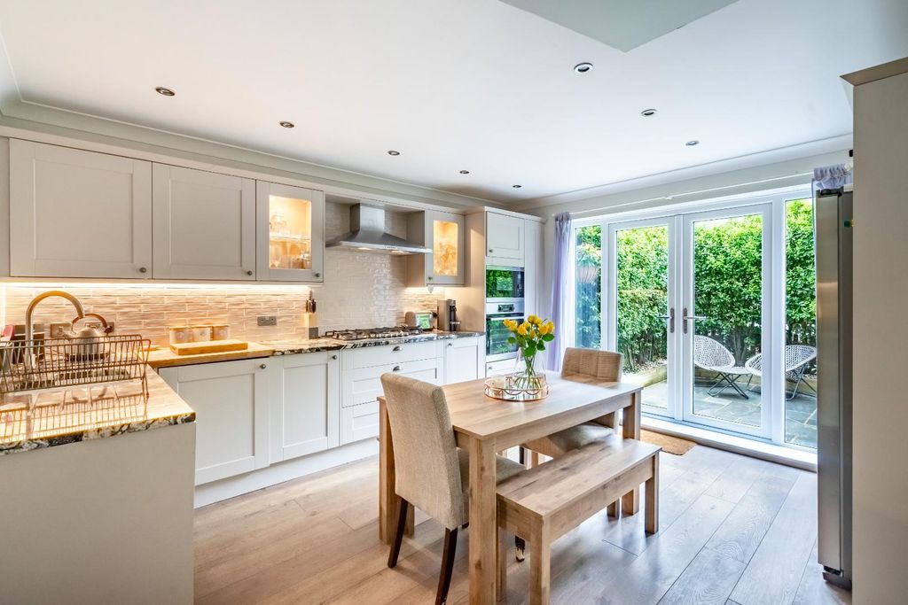 Property photo 2 of 17 6Gfl-2.Jpg
