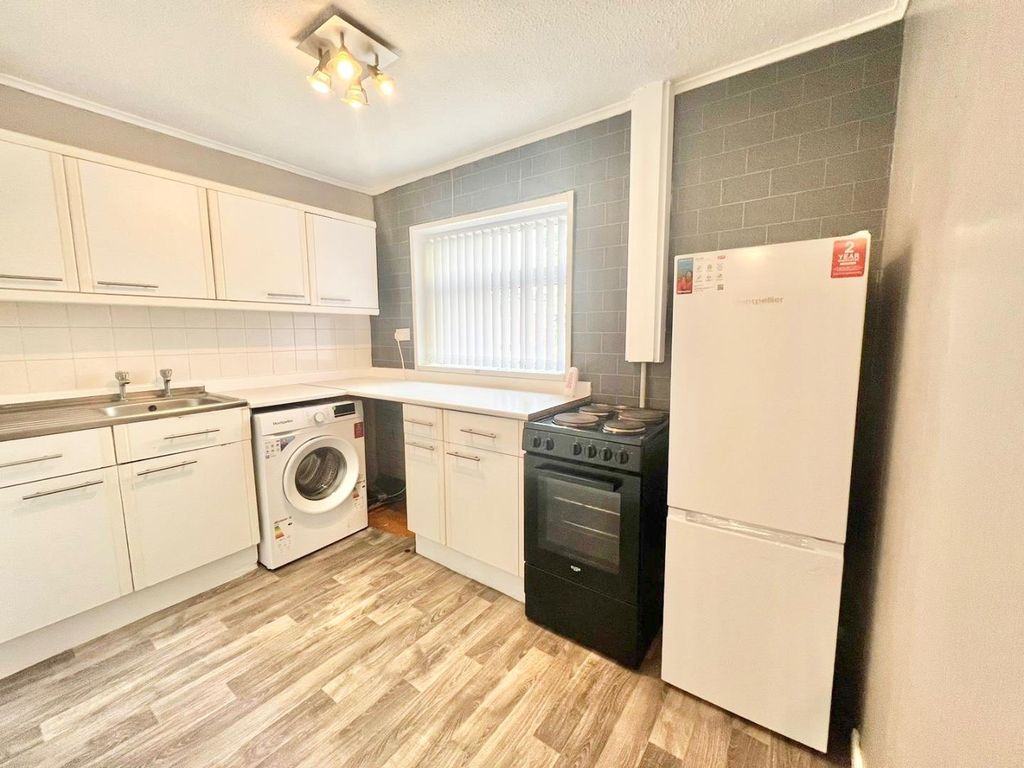 Property photo 3 of 6 Kitchen