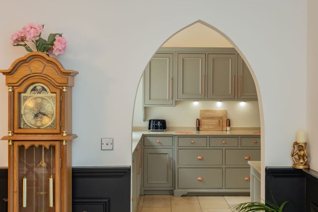 Property photo 2 of 49