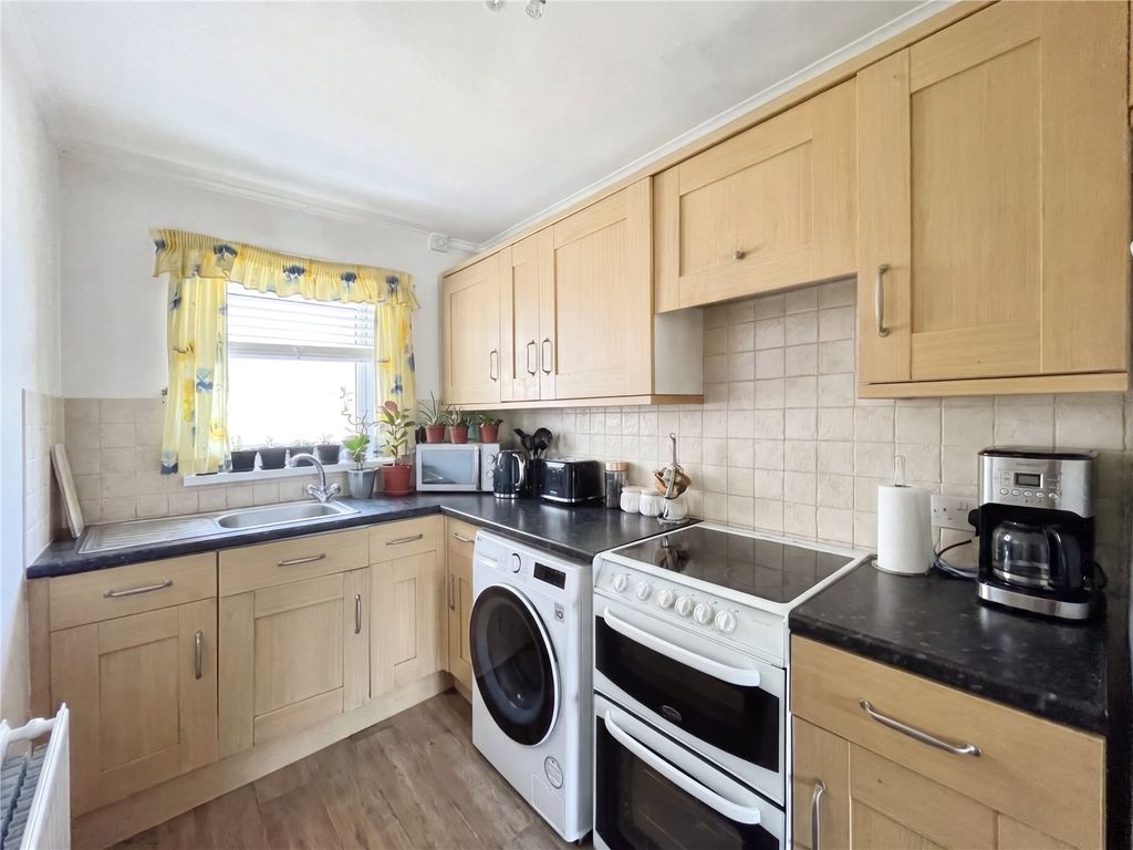 Property photo 2 of 10 Picture No. 12