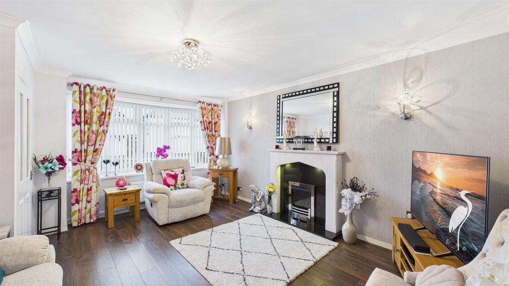 Property photo 2 of 25 Lounge