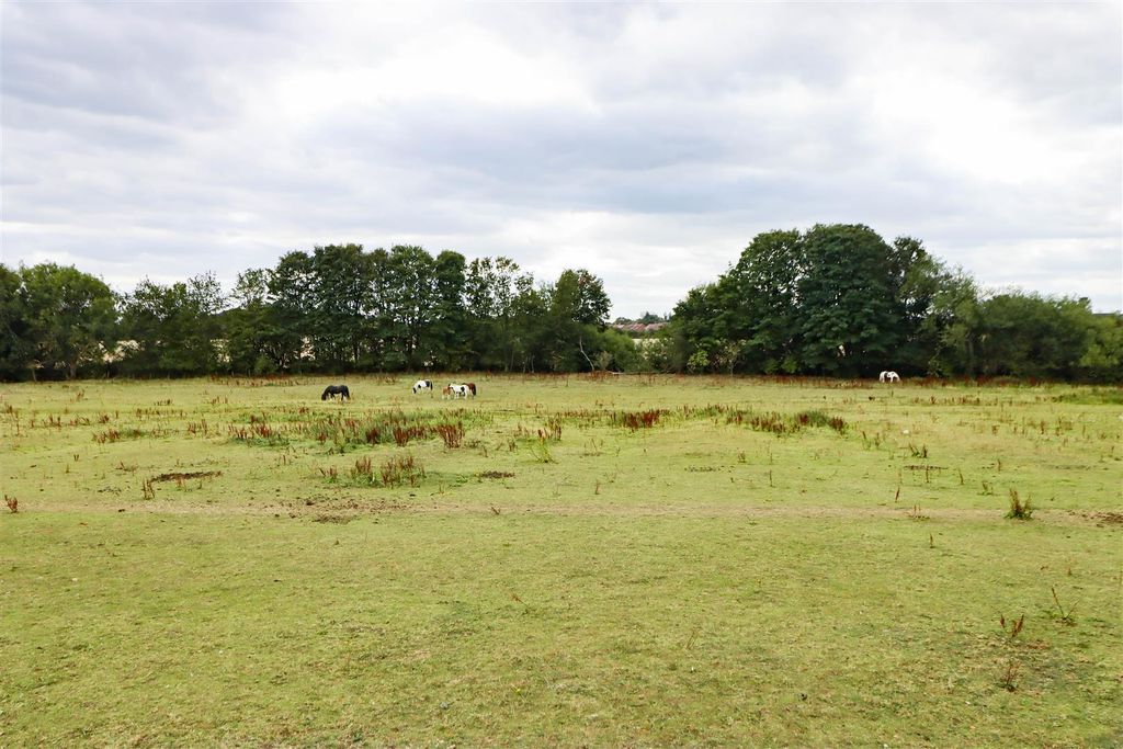 Property photo 2 of 3