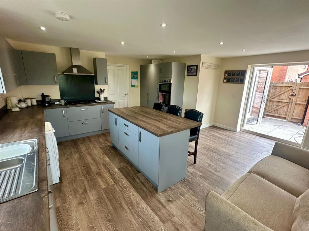 Property photo 2 of 21