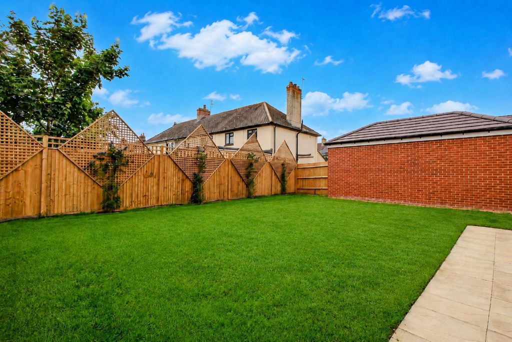 Property photo 2 of 21 Rear Garden