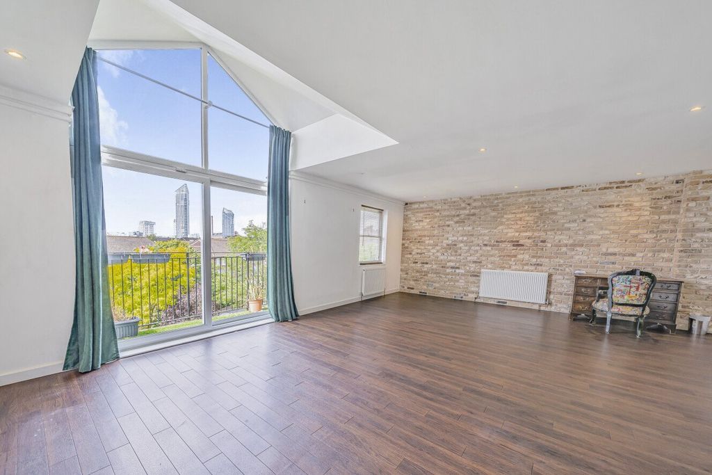 Property photo 2 of 16 Picture No. 03