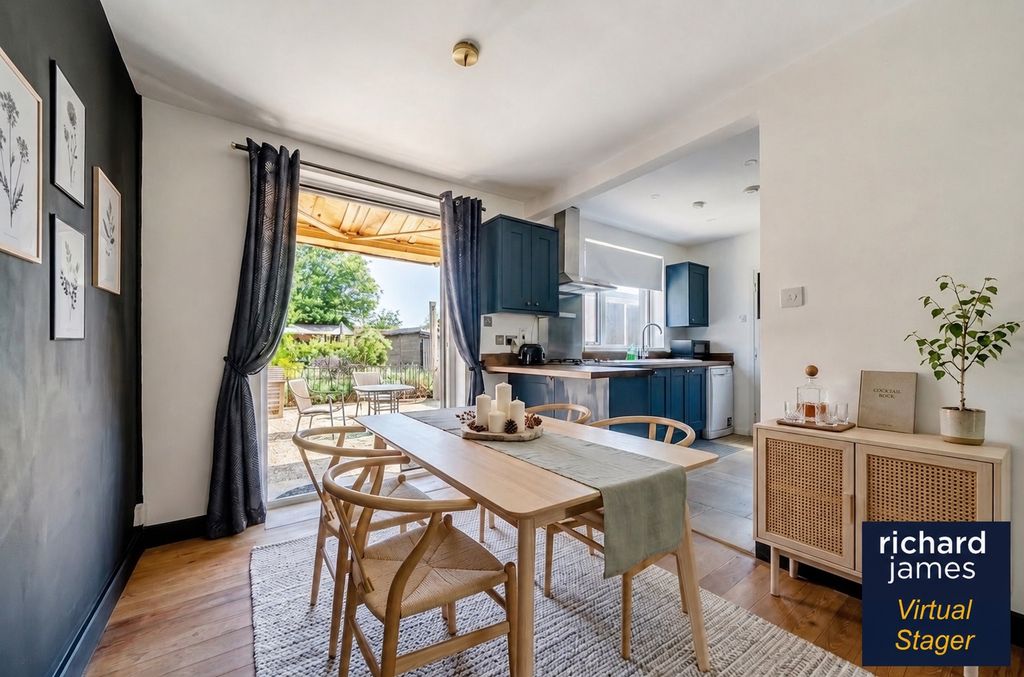 Property photo 3 of 22 84Thestreetkitchen