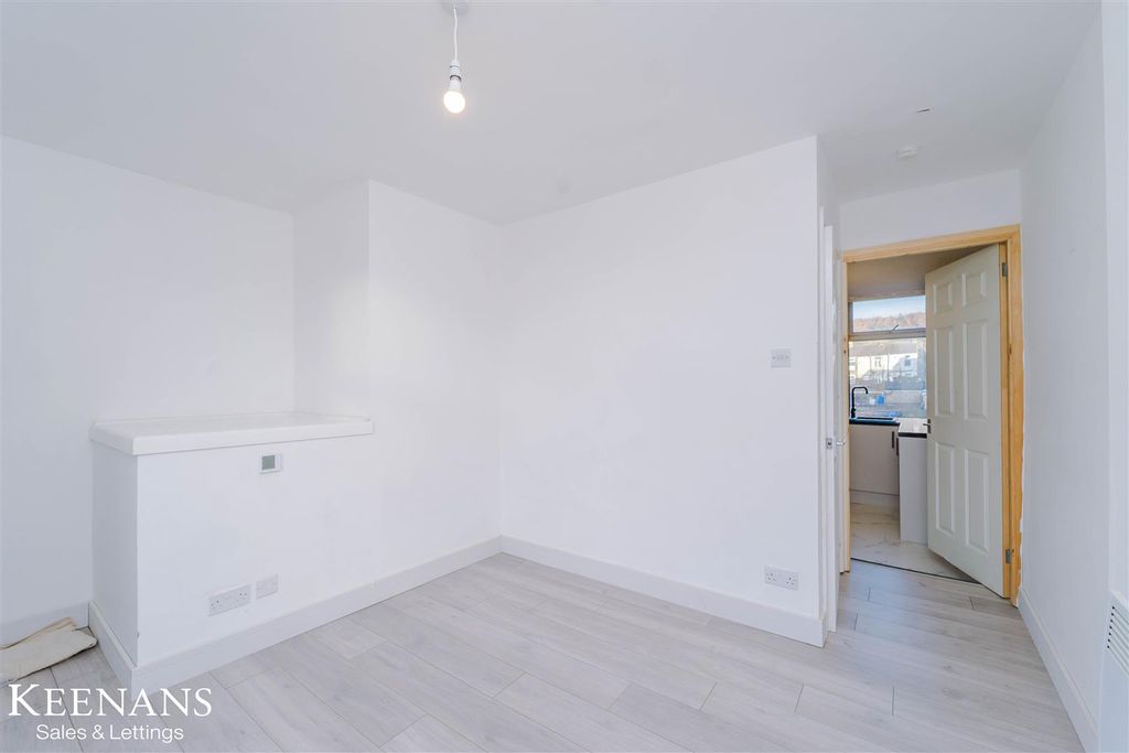 Property photo 2 of 10 Dsc08382-2.Jpg