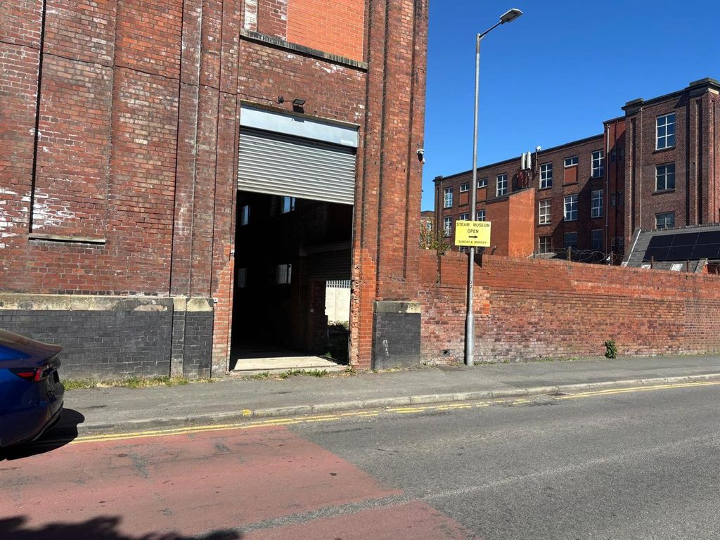 Property photo 2 of 19 Main Entrance
