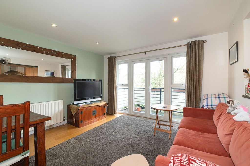 Property photo 3 of 37