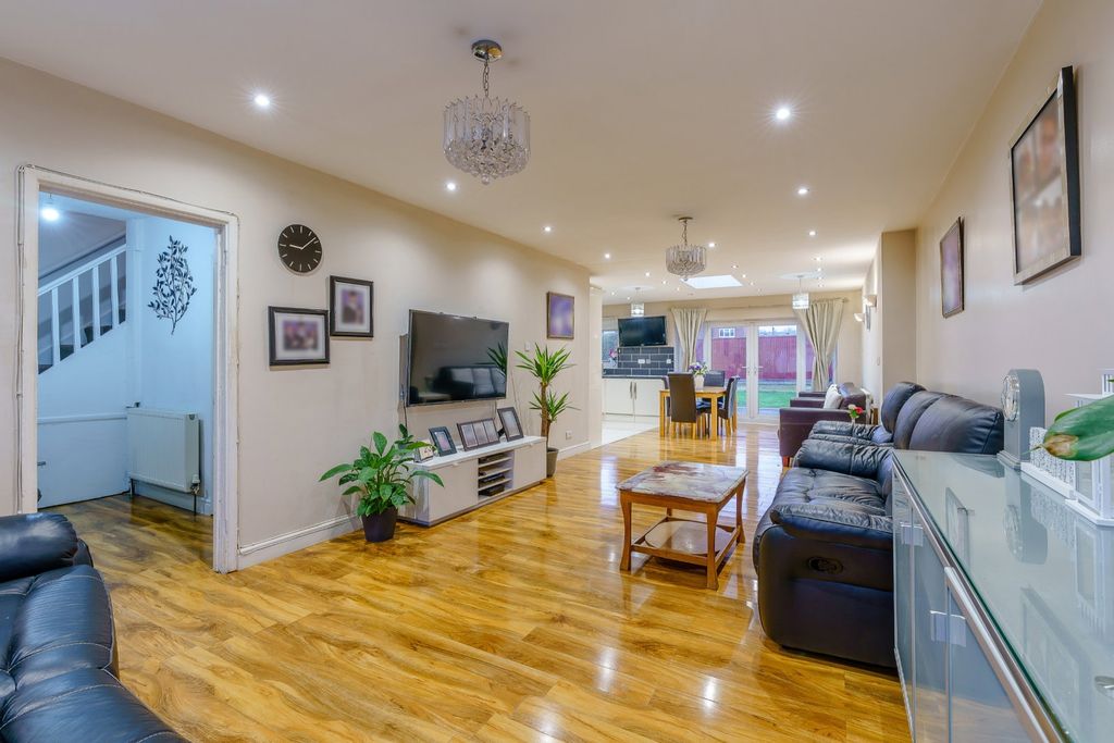 Property photo 2 of 14
