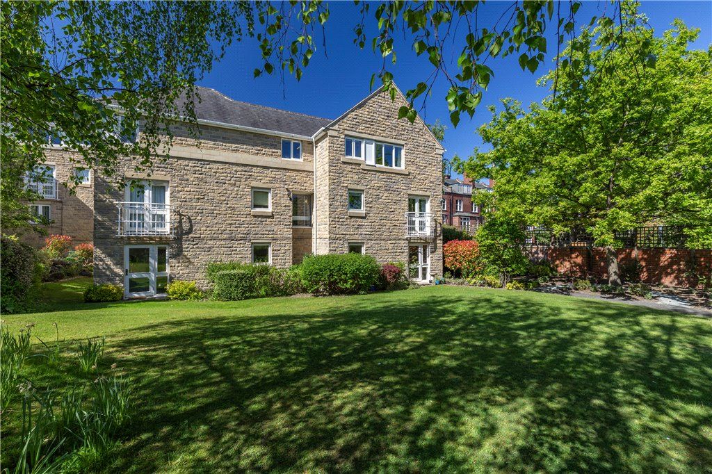 Property photo 1 of 17 Communal Gardens