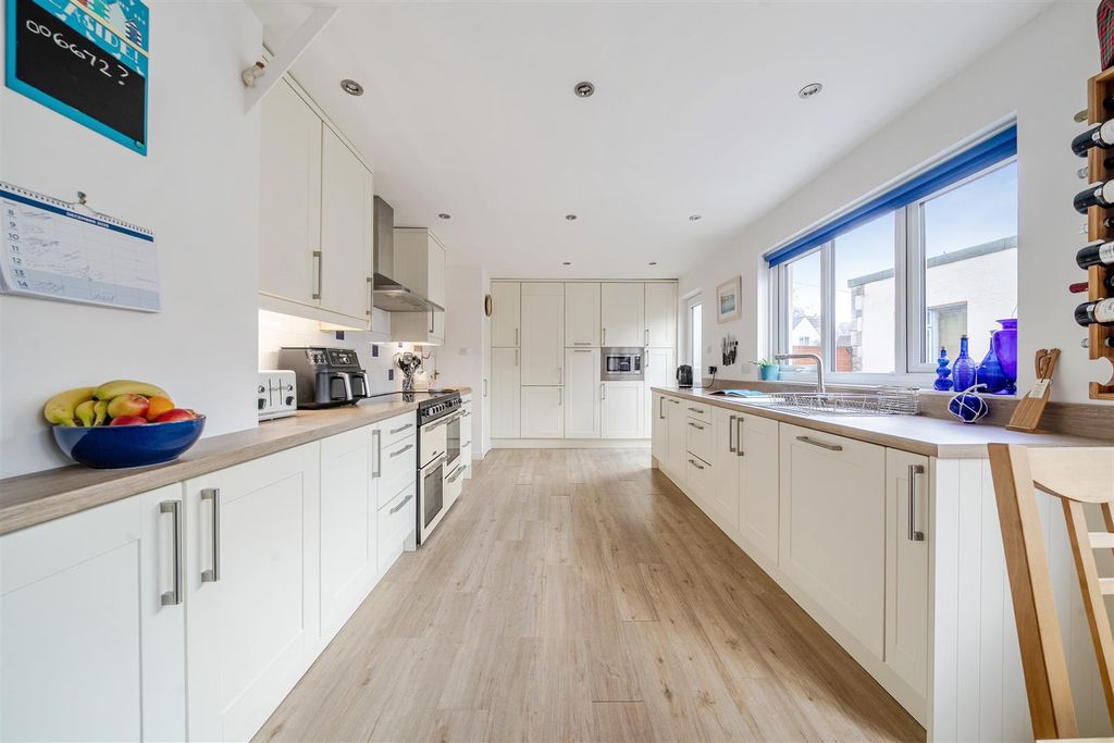 Property photo 2 of 27 1387688-12-693Ac68c98c24.Jpg