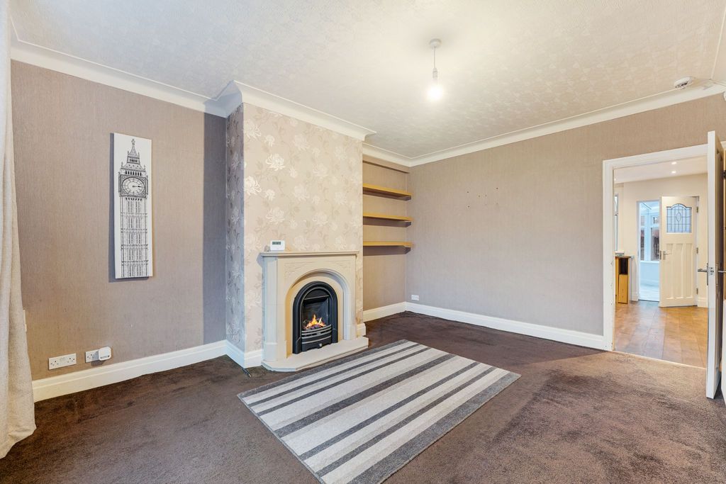 Property photo 3 of 23 Photograph 4