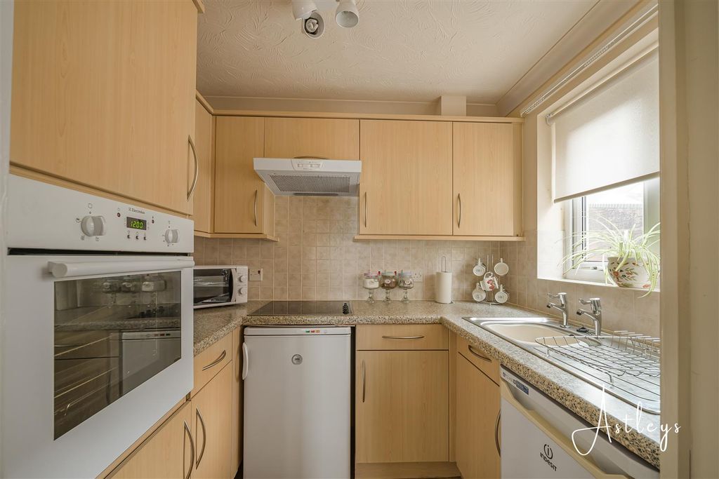Property photo 3 of 15 Kitchen