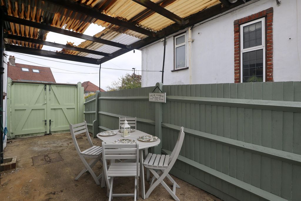 Property photo 2 of 11 Terrace / Patio