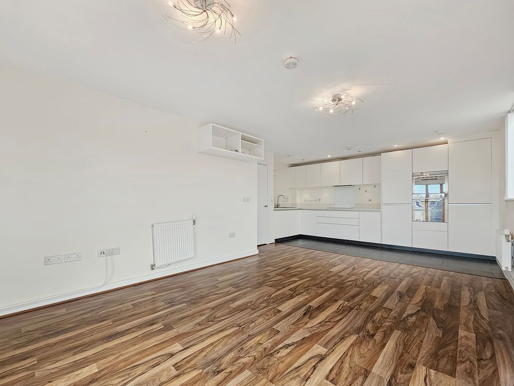 Property photo 3 of 11 1000165827