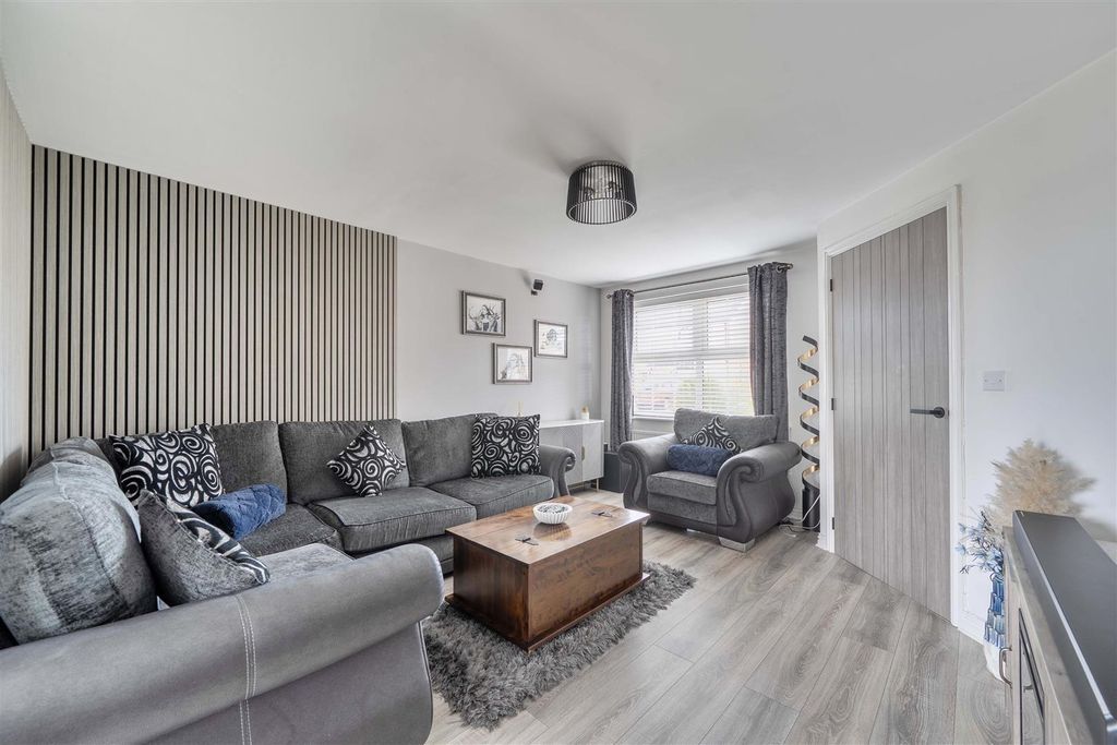 Property photo 2 of 23 1448697-7-69E2740351985.Jpg