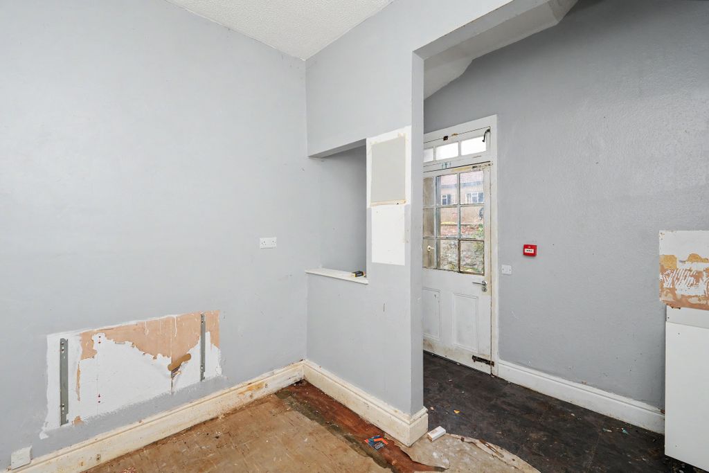 Property photo 3 of 16 Flat 3, 85 Ashley Road, Montpelier, Bristol, Bs6 5Nr