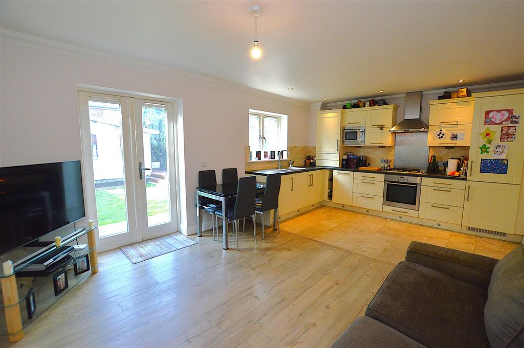 Property photo 2 of 10 5 Kimber Place Living Room Kitchen.Jpg