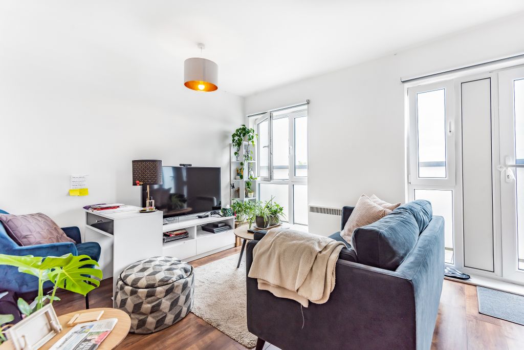 Property photo 2 of 8 725523 (2)