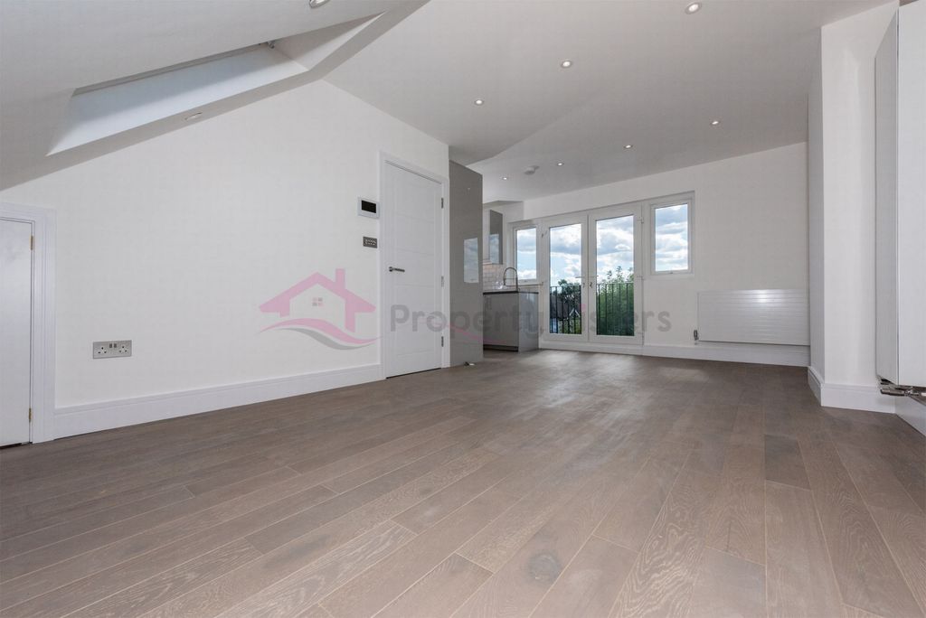 Property photo 3 of 11 Photo 1