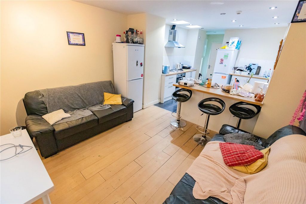 Property photo 2 of 15 Picture No. 11