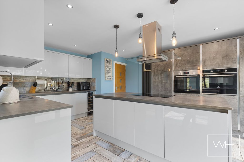 Property photo 3 of 20 16 Chepstow Gardens, Dn5 10_297
