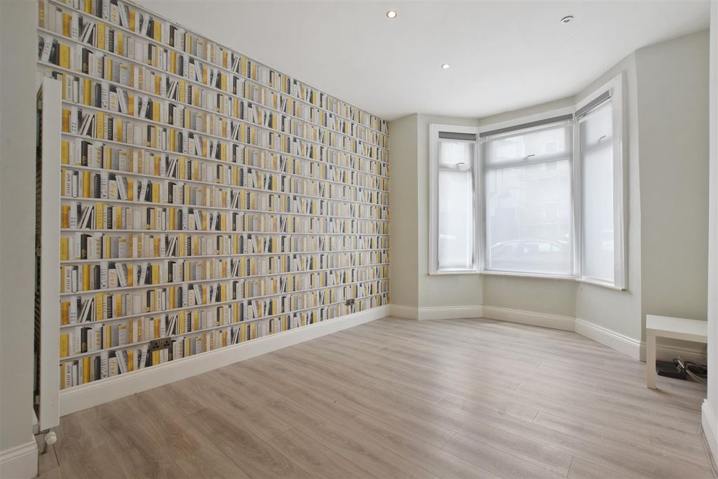 Property photo 3 of 15 11-B7c9Gcwt - 8 Felixstowe Road - Reception 2 -Ori
