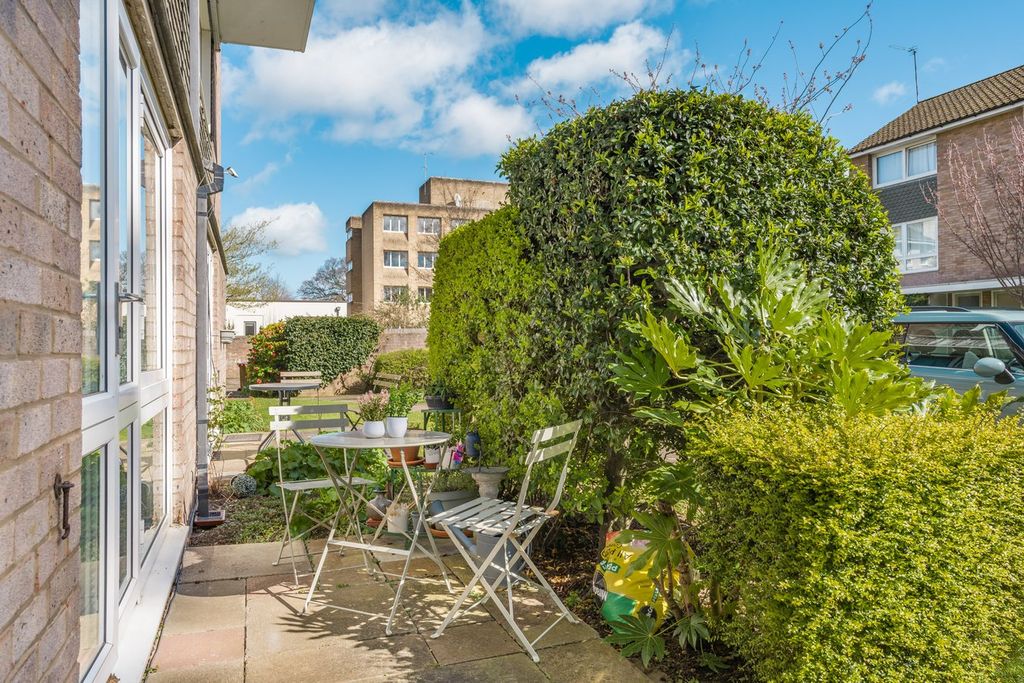 Property photo 2 of 17