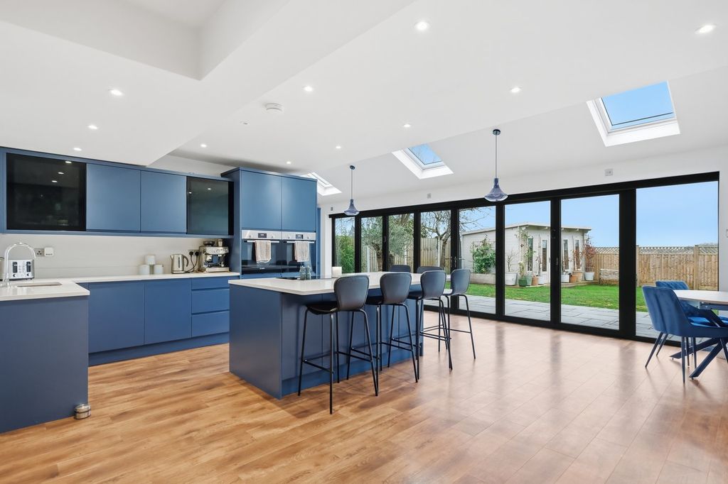 Property photo 2 of 23