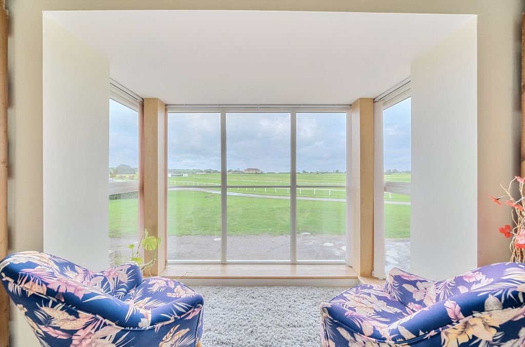 Property photo 3 of 24 Picture No. 16